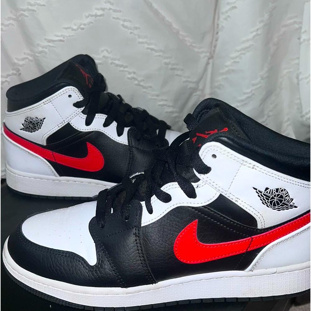 Air Jordan Mids